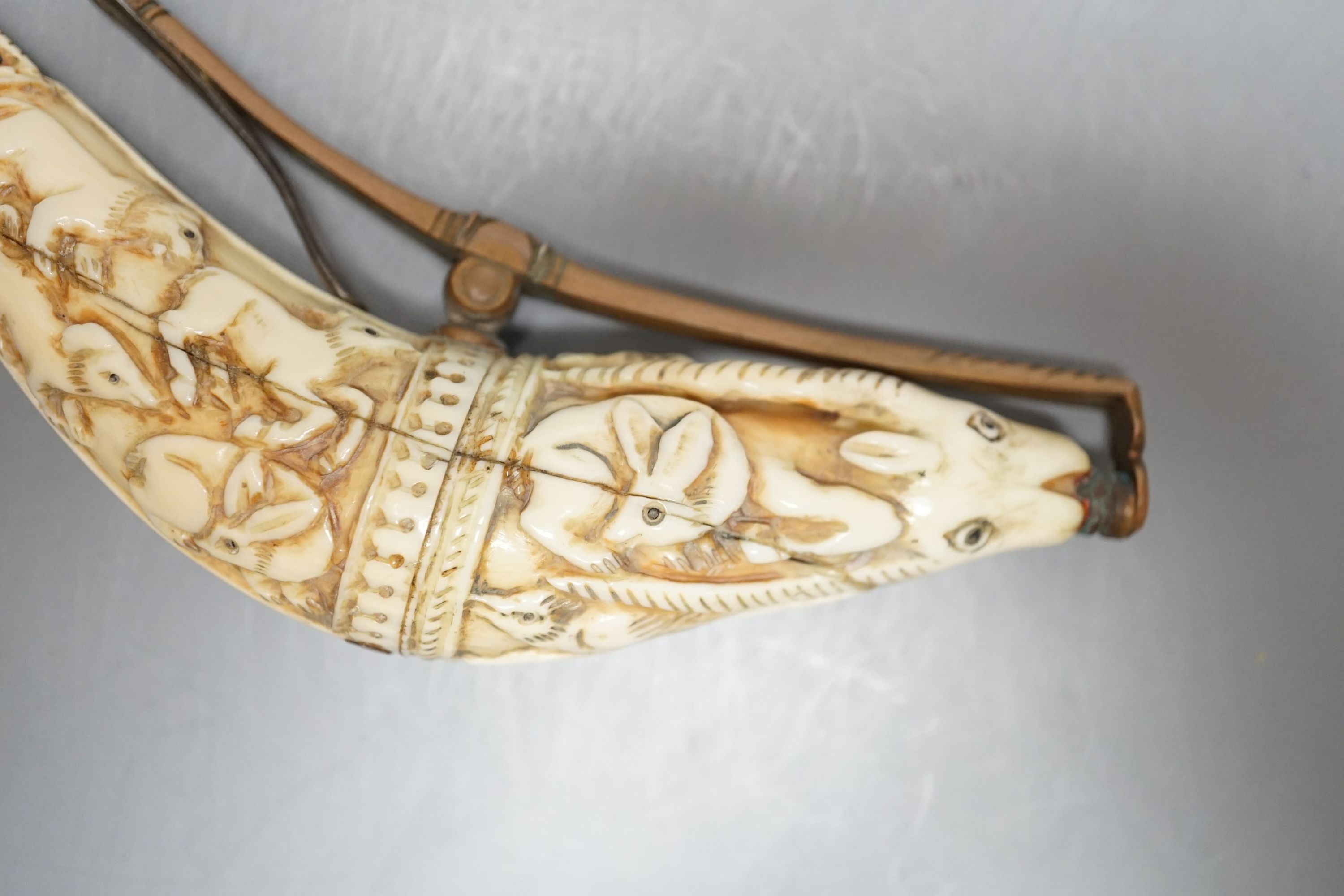 17th/18th century Mughal ivory priming flask - 15cm long